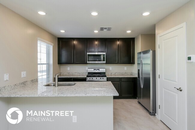 8227 W Odeum Ln, Phoenix, AZ 85043 - photo 6