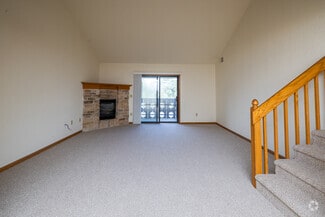 115-137 Chaffee Rd, Oconomowoc, WI 53066