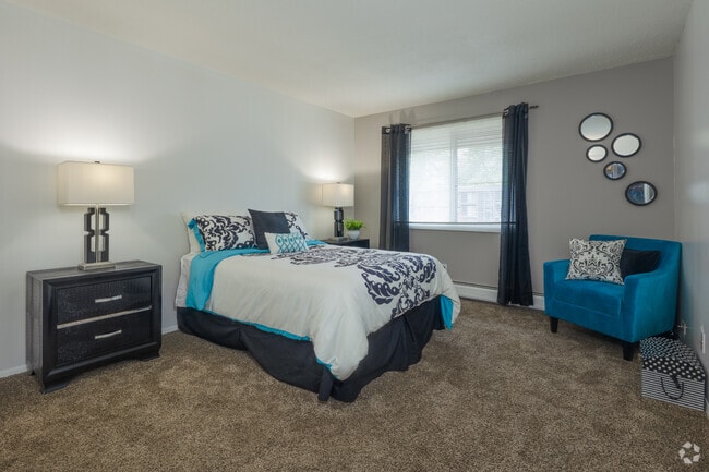 1BR, 1BA - 704SF - Bedroom