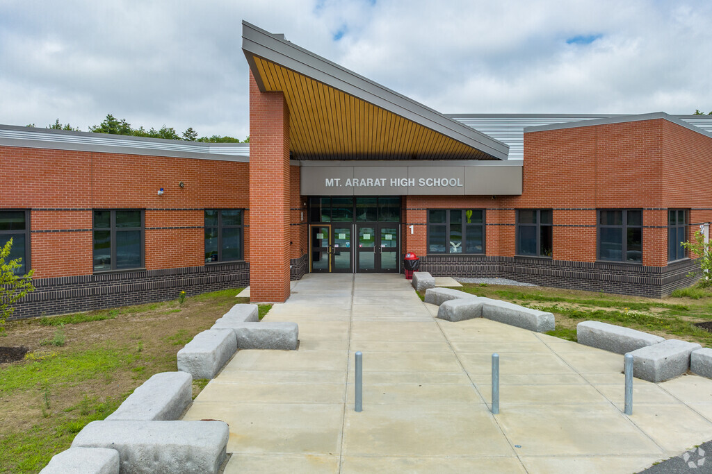 Mt Ararat High School, Topsham ME Rankings & Reviews - Homes.com