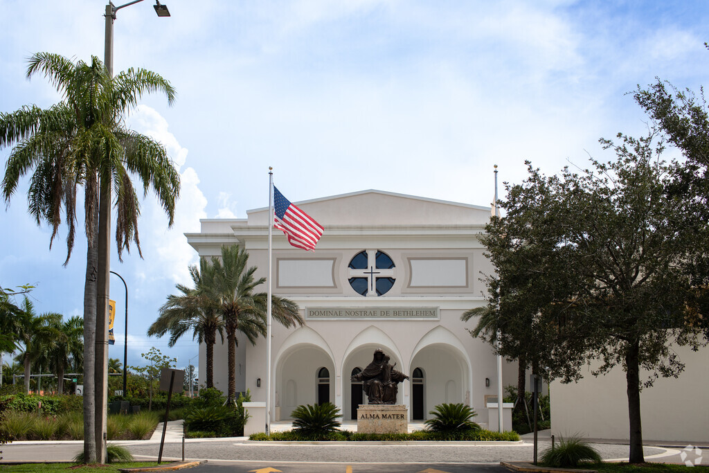 Belen Jesuit Prep School, Miami FL Rankings & Reviews - Homes.com