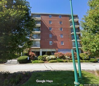 11 Hammond Pond Pkwy, Chestnut Hill, MA 02467