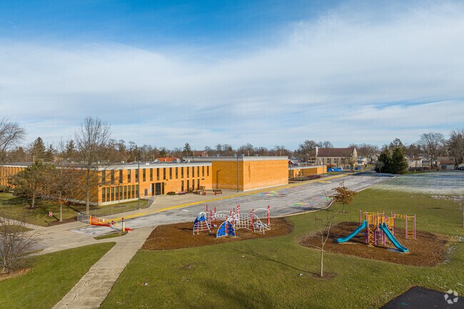 Fort Wayne's Weisser Parkteaches grades 1-5.