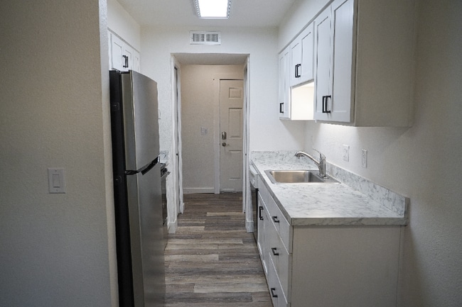 1234 NE 27th St, McMinnville, OR 97128 - photo 4