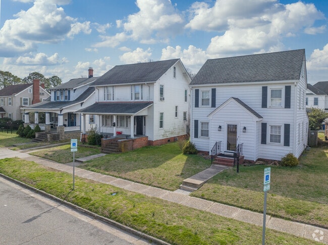 The average home size in Port Norfolk is smaller than the national average at 1,734 sqft.