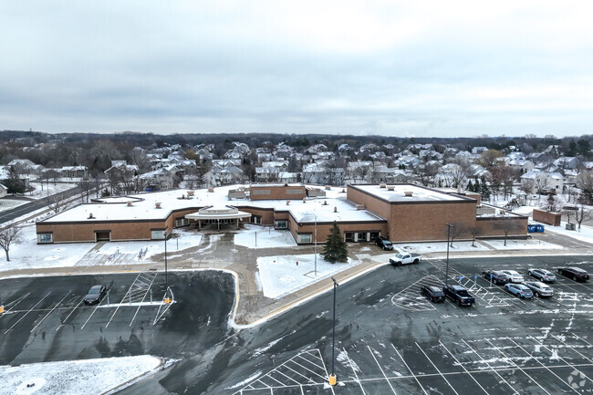 Red Pine Elementary School earned an overall grade of A- from Niche.com.