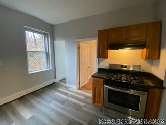 96 Woodledge St Unit 3L, Boston, MA 02125