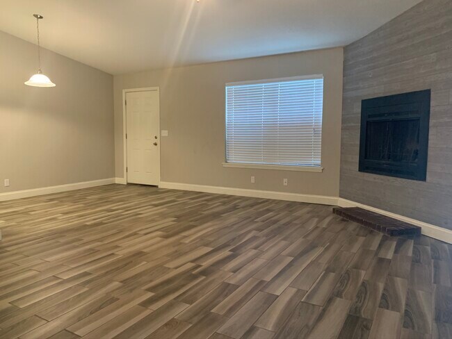 820 Hardy Springs Cir unit B, McAlester, OK 74501 - photo 2