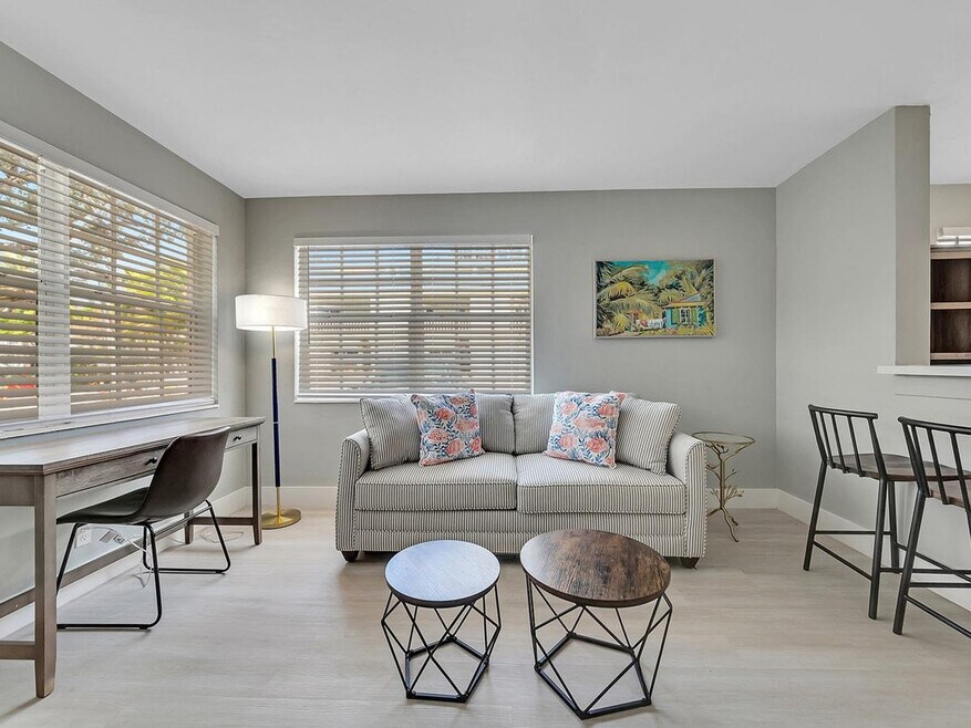 318-320-320 Walnut St unit ID1239414P, Hollywood, FL 33019 - photo 1