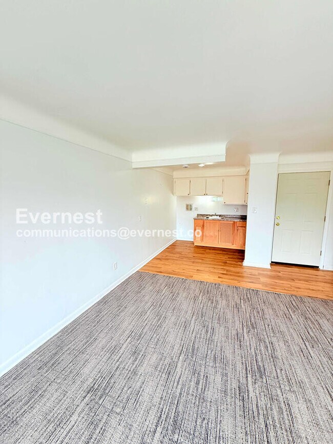 15601 Schoolcraft Rd unit 1, Detroit, MI 48227 - photo 5