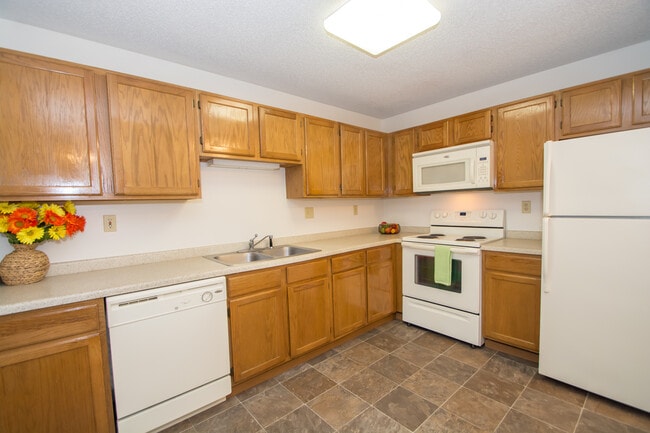 Lexington Townhomes and Apartments, Roseville, MN 55113 - photo 5