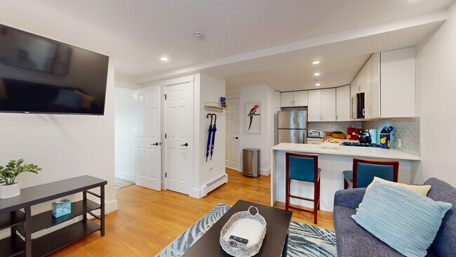 36 Montgomery St unit A, Cambridge, MA 02140 - photo 3