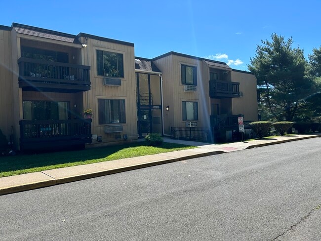 175 Mill Pond Rd unit 214, Hamden, CT 06514 - photo 3