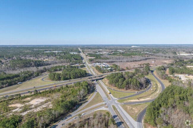 The area’s connection to Interstate 20 makes commuting to Columbia a manageable drive.