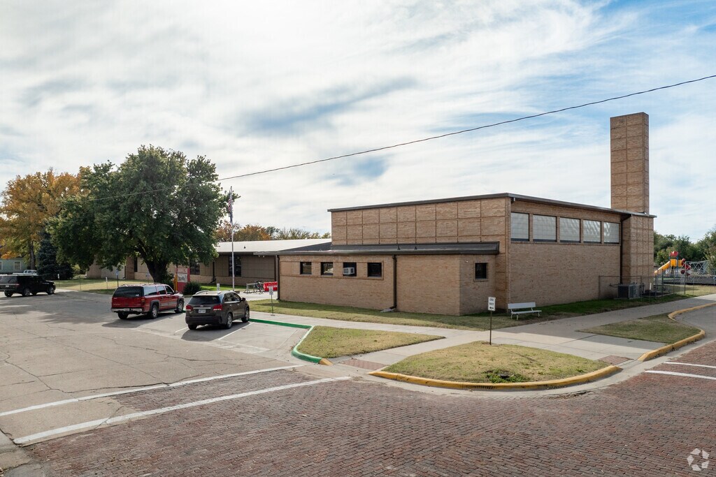 Roosevelt Elementary School is located in the southern part of the city.