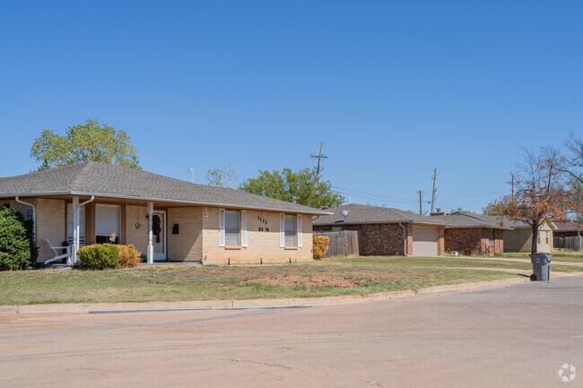 Ranches, ranging from modern custom to classic brick, are a common home style in Meadow Brook.