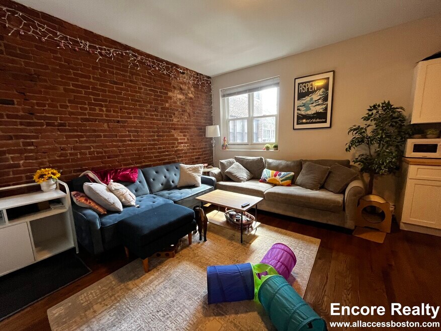 121 Longwood Ave unit 15-4, Brookline, MA 02446 - photo 1