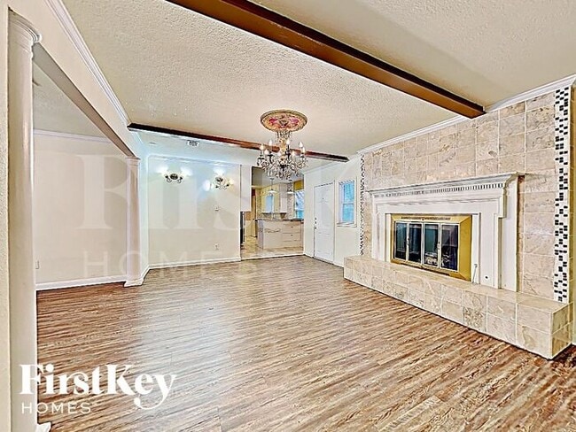 2405 Laredo Ct, Arlington, TX 76015 - photo 2