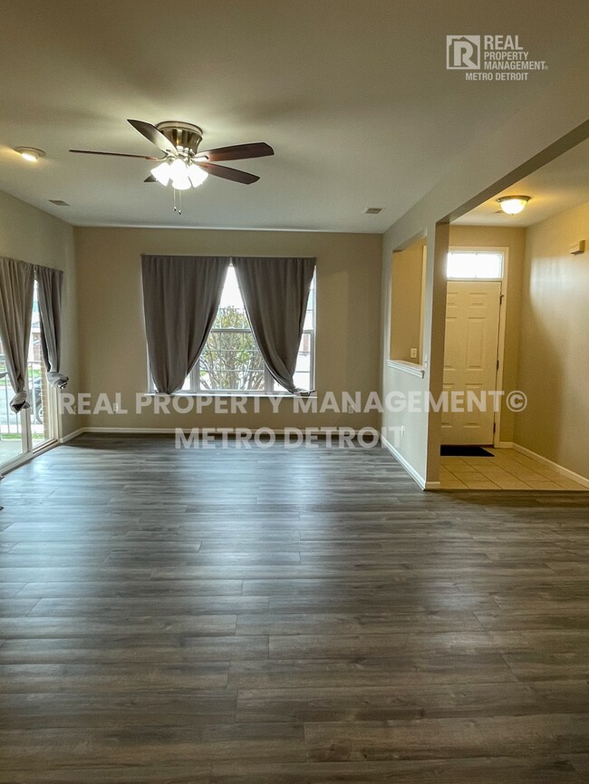 1852 Flagstone Cir unit 52, Rochester, MI 48307 - photo 6