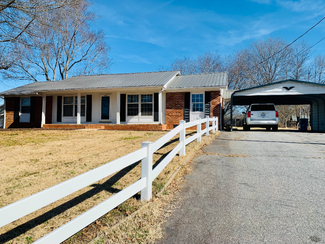 2128 Moss Farm Rd, Hickory, NC 28602