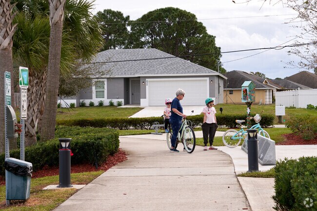 Floresta Gardens is a slow going neighborhood, great for casual bike rides with kids.