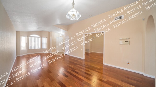 8186 E Smooth Sumac Ln, Tucson, AZ 85710 - photo 5