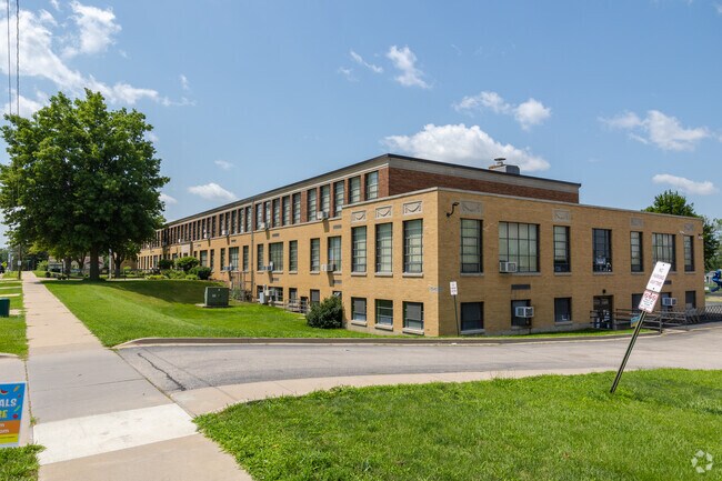 Kenwood Leadership Academy has a total of 414 students.