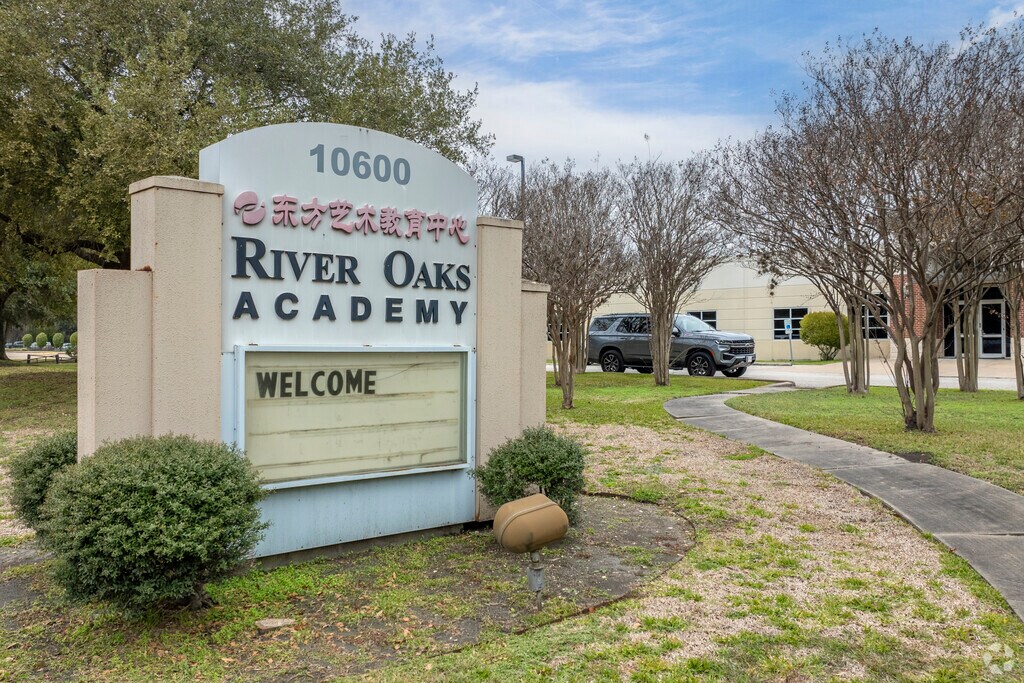 River Oaks Academy provides a rigorous and comprehensive educational experience for students.