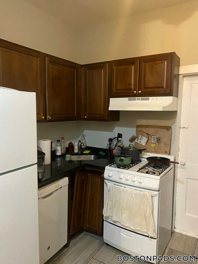 38 Hemenway St Unit 2, Boston, MA 02115