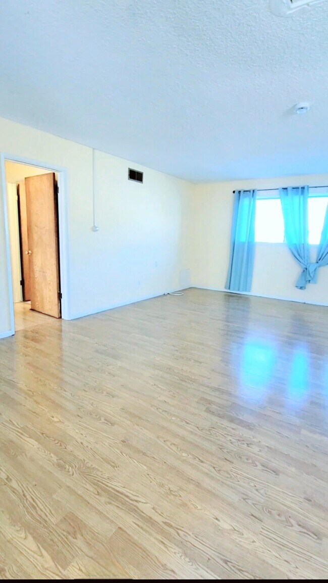 2239 N Frederic St unit Find your Zen Burban, Burbank, CA 91504 - photo 4