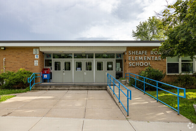 Sheafe Road Elementary School has a student-teacher ratio of 15 to 1.