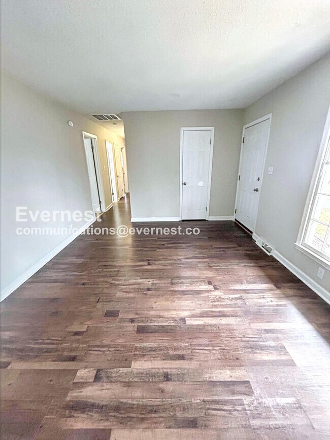 561 Brightsfield Ct, Rural Hall, NC 27045 - photo 4