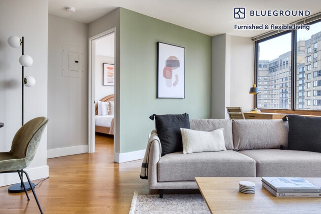 175 E 96th St unit FL29-ID918, New York, NY 10128 - photo 3