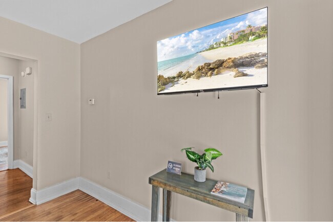 711 W Blount St unit A, Pensacola, FL 32501 - photo 4