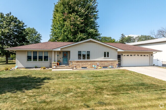 Newer ranches can be found on the outer edges of Iowa Falls.