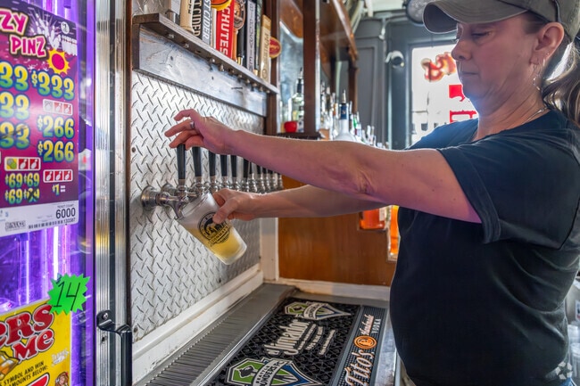 Enjoy a cold draft beer and a delicious burger at Conway’s Pub & Eatery in Conway.