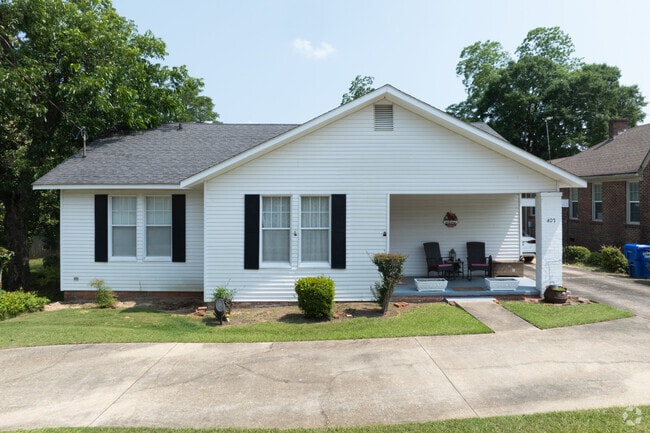 Troy Alabama offers many single family homes.