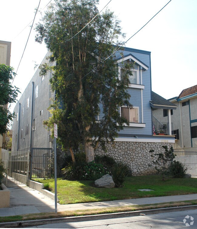 11264 Morrison St, North Hollywood, CA 91601