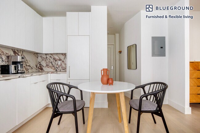 300 W 21st St unit FL4-ID1449, New York, NY 10011 - photo 4