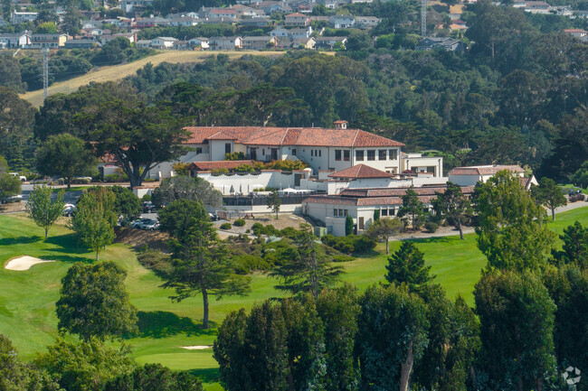 The Green Hills Country Club is a stately institution at the edge of Capuchino.