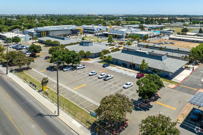 The main entrance to Edison High School in Fresno.