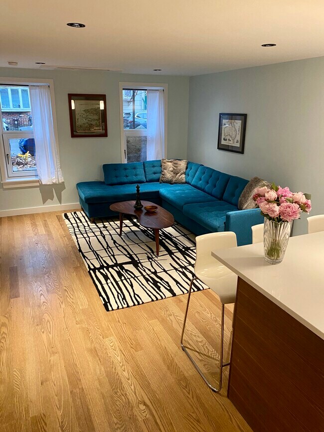 19 Conselyea St Unit Garden Apt WILLIAMSBURG, Brooklyn, NY 11211