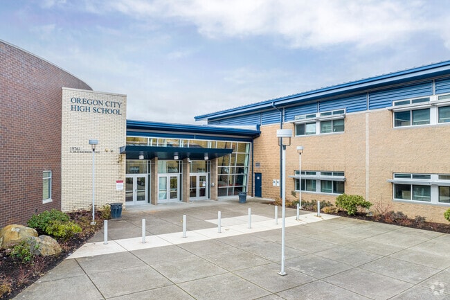 South End families benefit from Oregon City schools with strong academic programs.