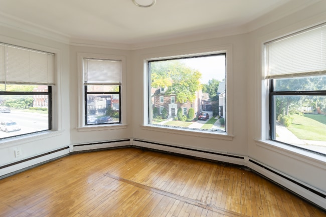 6830 S Jeffery Blvd unit 6830 S Jeffery Blvd, Chicago, IL 60649 - photo 4