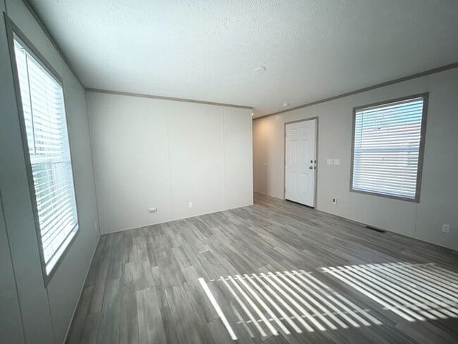 52792 S Zacharias Ct, Chesterfield, MI 48051 - photo 5