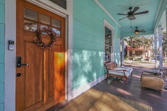 Fron Door Entrance / Porch