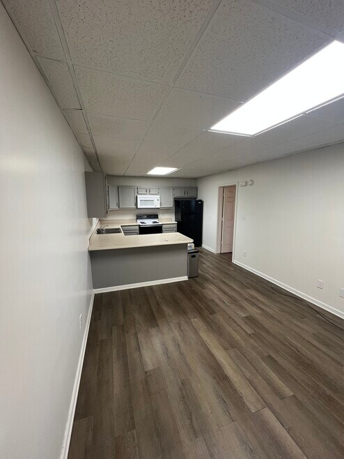 301 Cypress St unit Apartment 5, Bristol, TN 37620 - photo 1