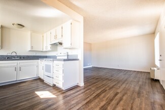 800 E Bobier Dr, Vista, CA 92084