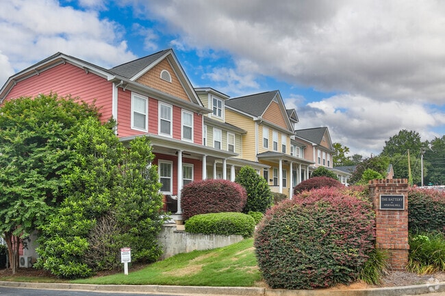 Beautiful Charleston style homes are located in Arsenal Hill.