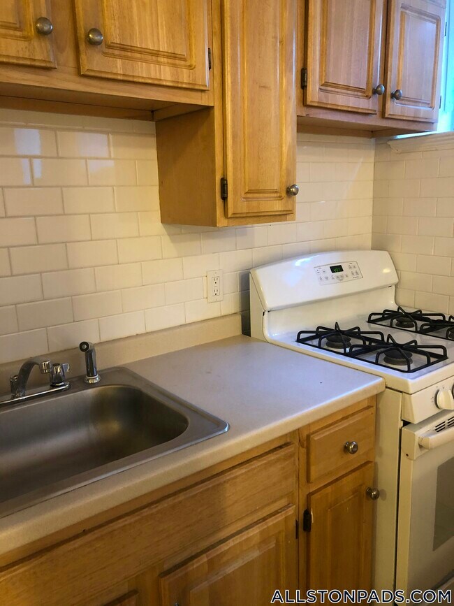 1144 Commonwealth Ave Unit D, Boston, MA 02134